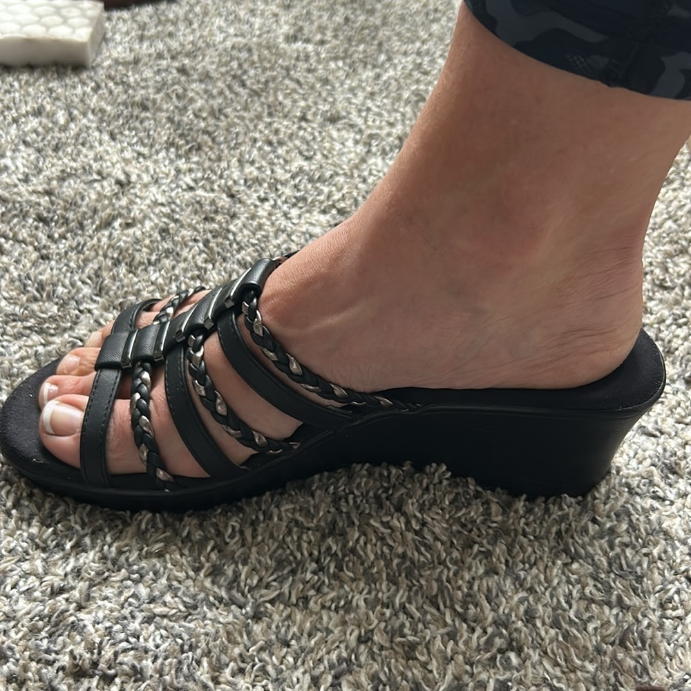 Croft & Barrow women’s black and silver wedge heel sandals size 7.5 - Picture 7 of 9